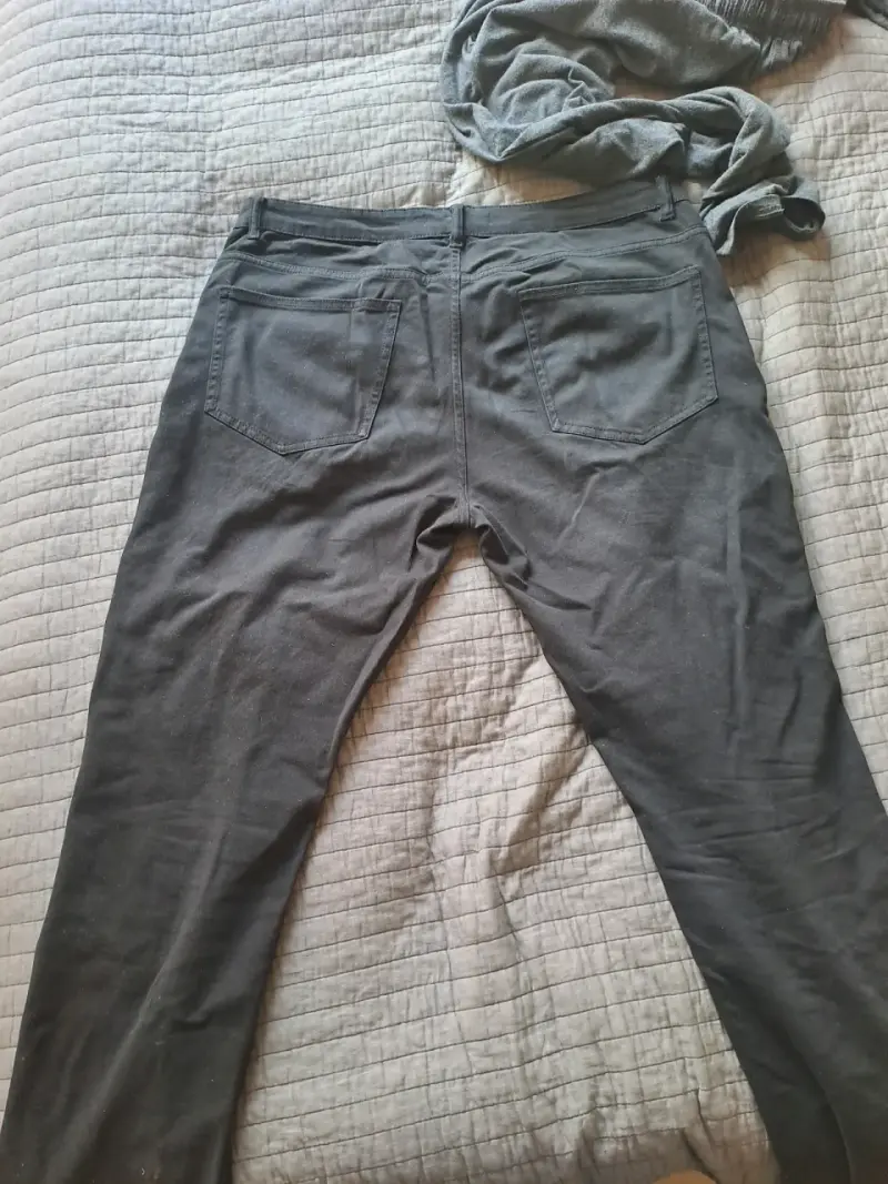 Jeans negros de hombre en buen estado - 3
