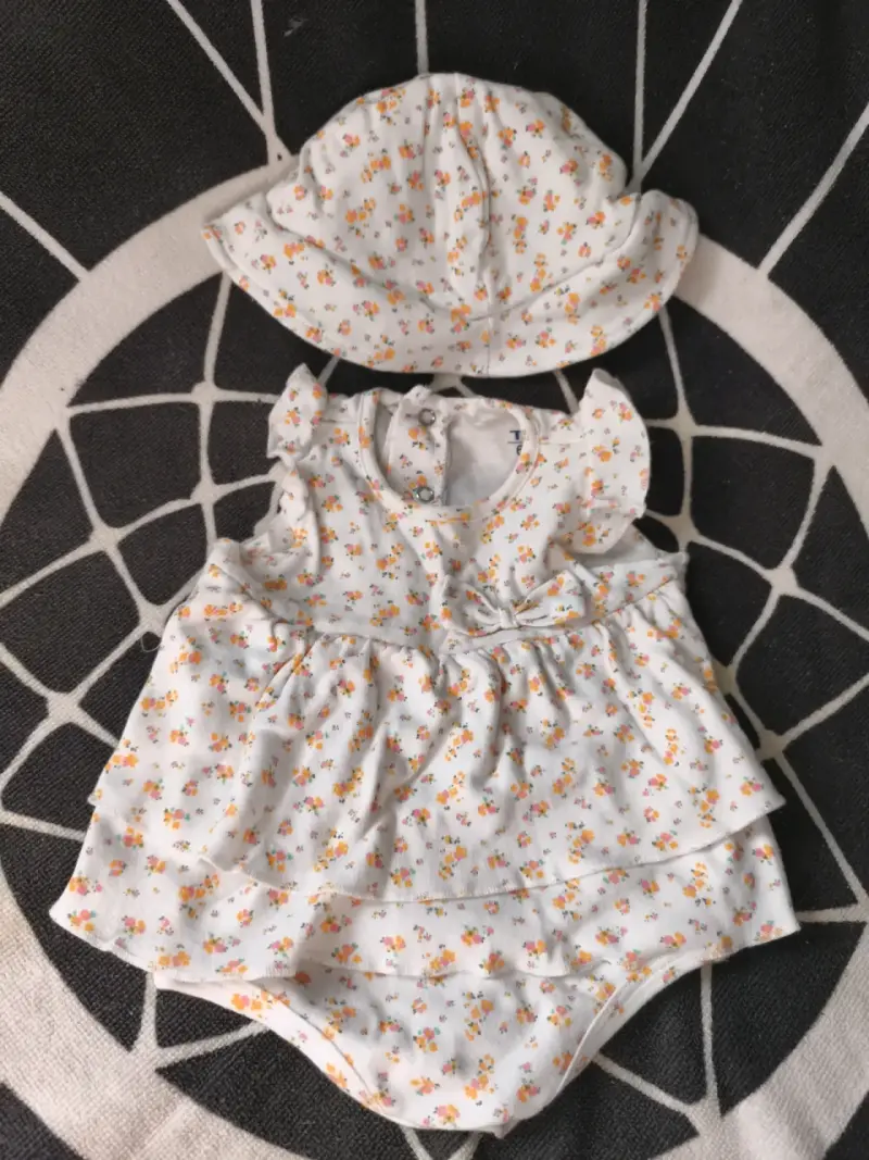 Conjunto de bebé con sombrero floral - 1