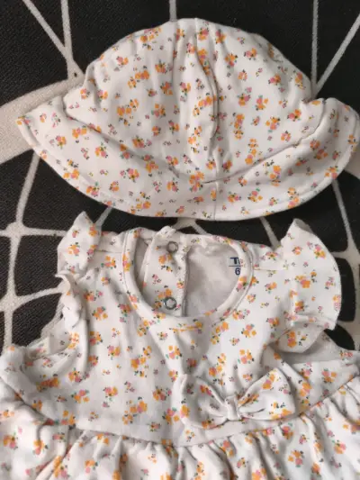 Conjunto de bebé con sombrero floral - miniatura 2