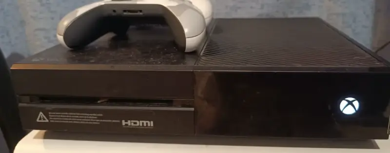 Consola Xbox One con 2 controles - 1