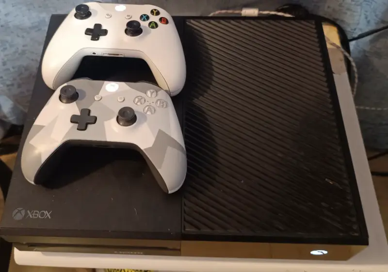 Consola Xbox One con 2 controles - 2