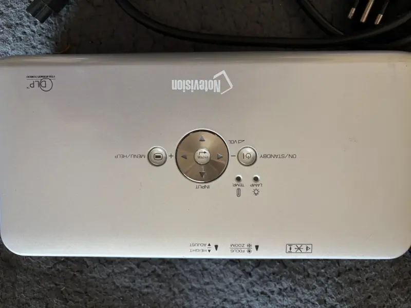 Proyector Sharp con cable y funda - 3