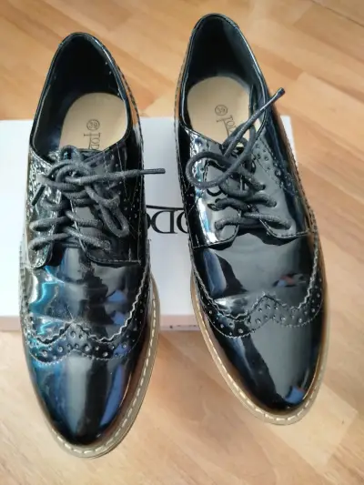 Zapatos de charol negros - miniatura 1