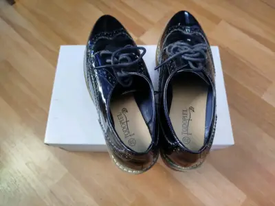 Zapatos de charol negros - miniatura 2