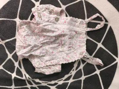 Enterito de bebé con estampado floral - miniatura 1