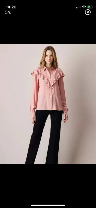 Blusa rosa con volantes para mujer - miniatura 1