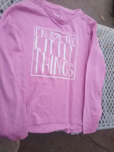 Polera rosa con mensaje "Enjoy the Little Things" - miniatura 1