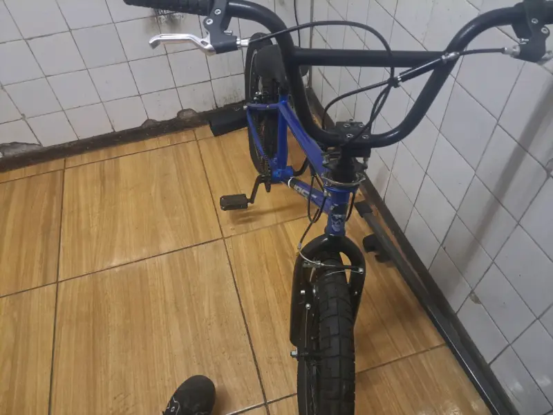 Bicicleta BMX azul para niños - 4