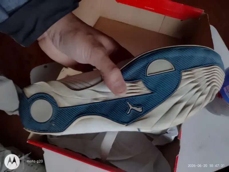 Zapatillas de fútbol blancas con detalles azules - 2
