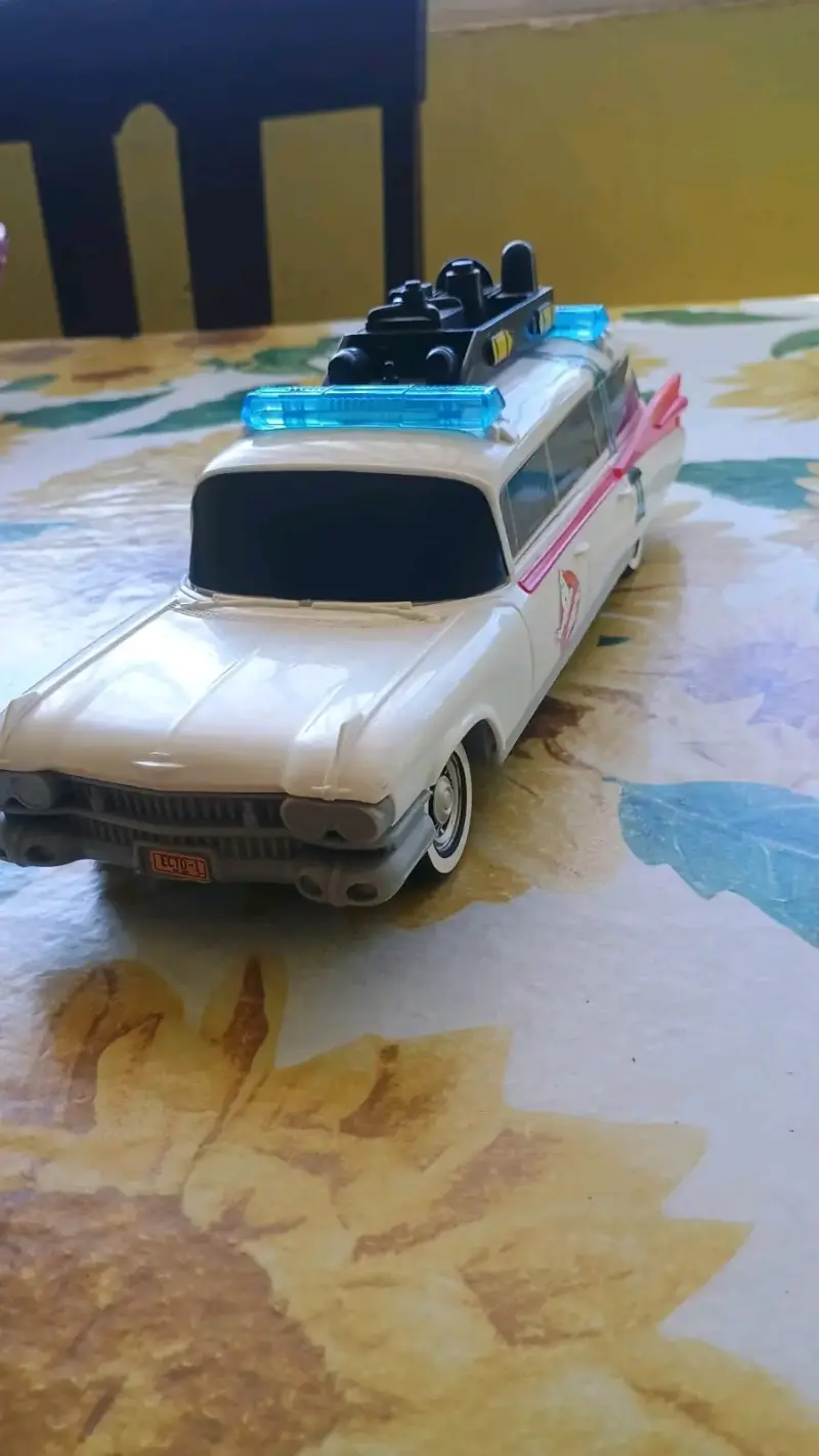 Auto de juguete Ecto-1 de Ghostbusters - 1