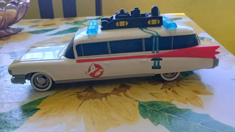Auto de juguete Ecto-1 de Ghostbusters - 2