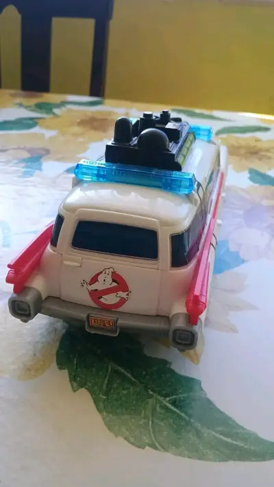 Auto de juguete Ecto-1 de Ghostbusters - miniatura 3