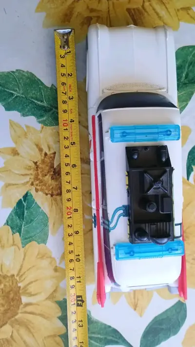 Auto de juguete Ecto-1 de Ghostbusters - miniatura 4