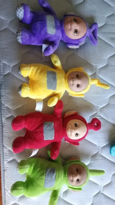 Set de peluches Teletubbies coloridos - miniatura 1