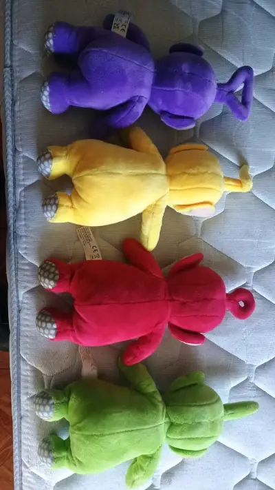Set de peluches Teletubbies coloridos - miniatura 2