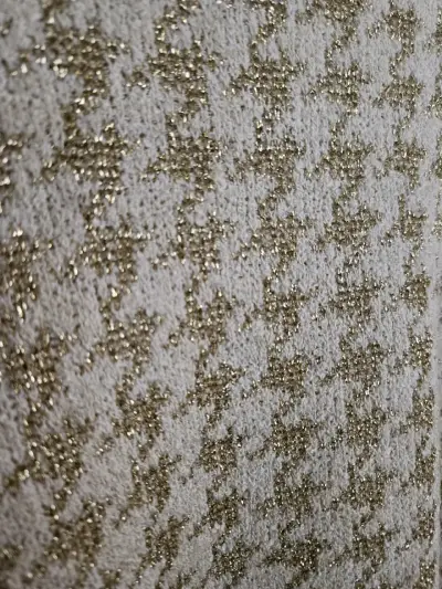 Suéter tejido beige con diseño dorado - miniatura 2