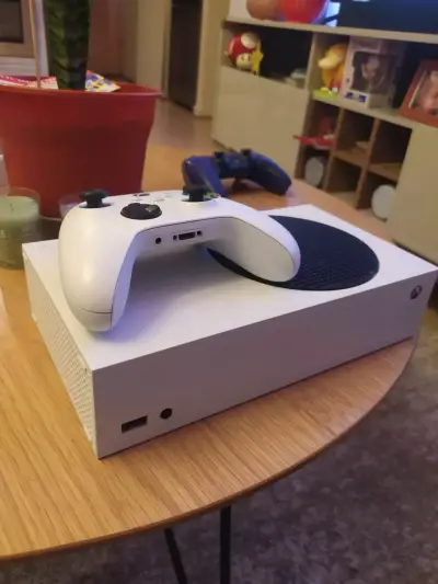 Consola Xbox Series S con control - miniatura 1