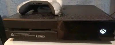 Consola Xbox One con dos controles - miniatura 4