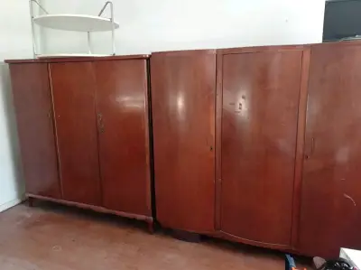 Armario de madera vintage con puertas - miniatura 1