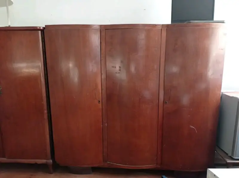 Armario de madera vintage con puertas - 2