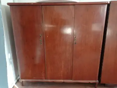 Armario de madera vintage con puertas - miniatura 3