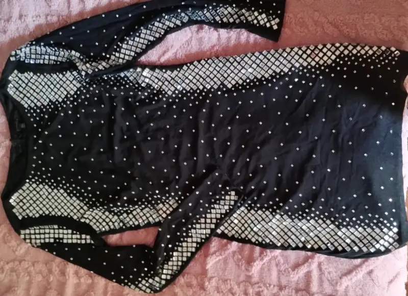 Vestido negro con detalles brillante. - 2