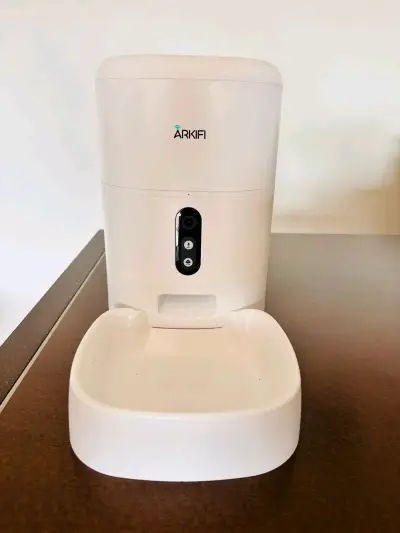 Dispensador automático de comida Arkifi para mascotas - miniatura 1