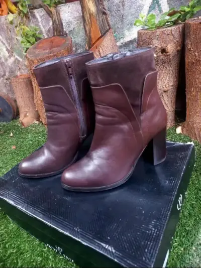 Botines de cuero marrón marca Pollini talla 36 - miniatura 1