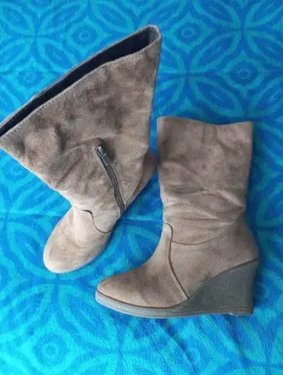 Botas de cuña marrones con cierre lateral - miniatura 2