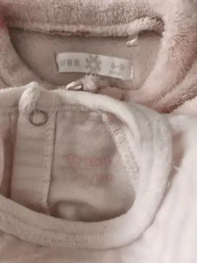 Conjunto de pijamas para bebé con diseño de conejito y corazones - miniatura 4