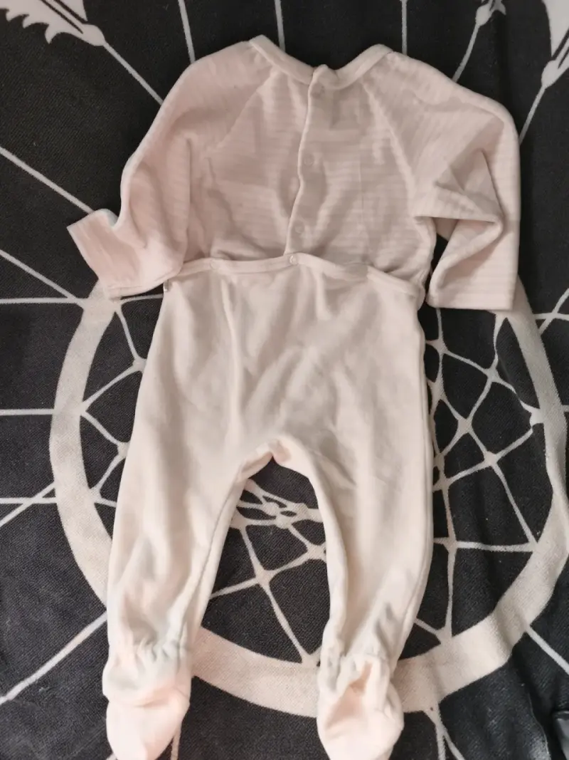 Conjunto de pijamas para bebé con diseño de conejito y corazones - 5