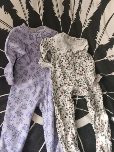 Conjunto de pijamas para bebé - miniatura 1