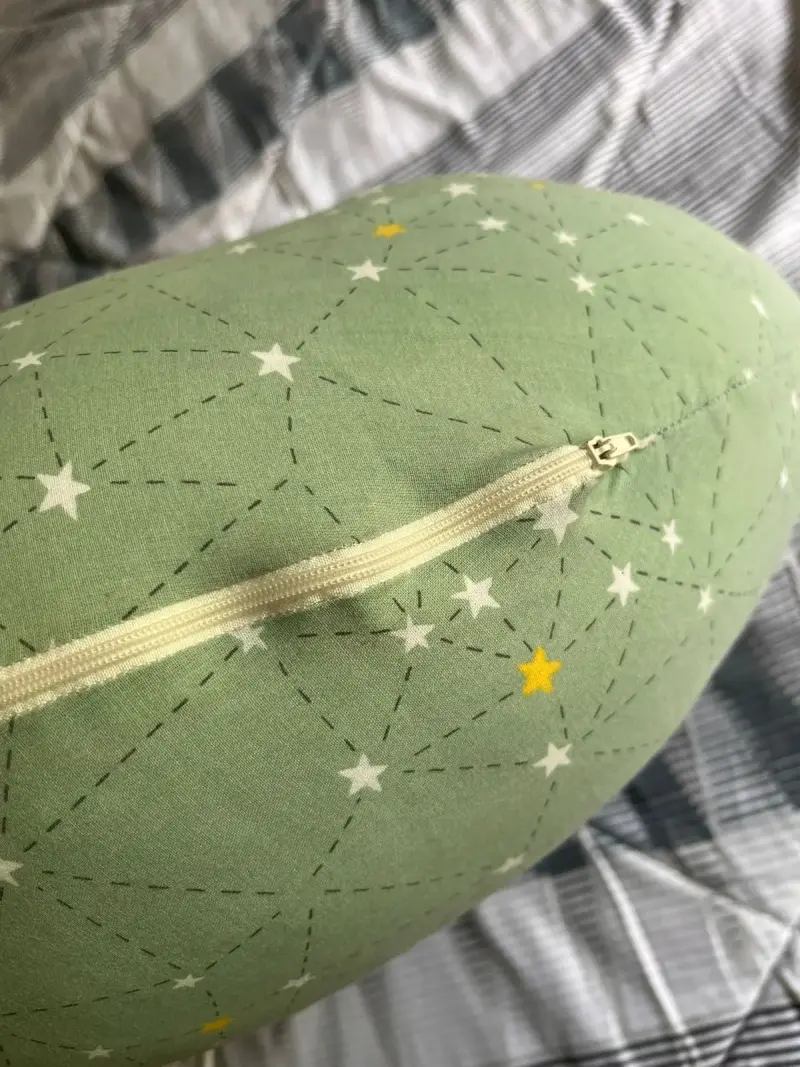 Cojín de lactancia verde con estrellas - 3