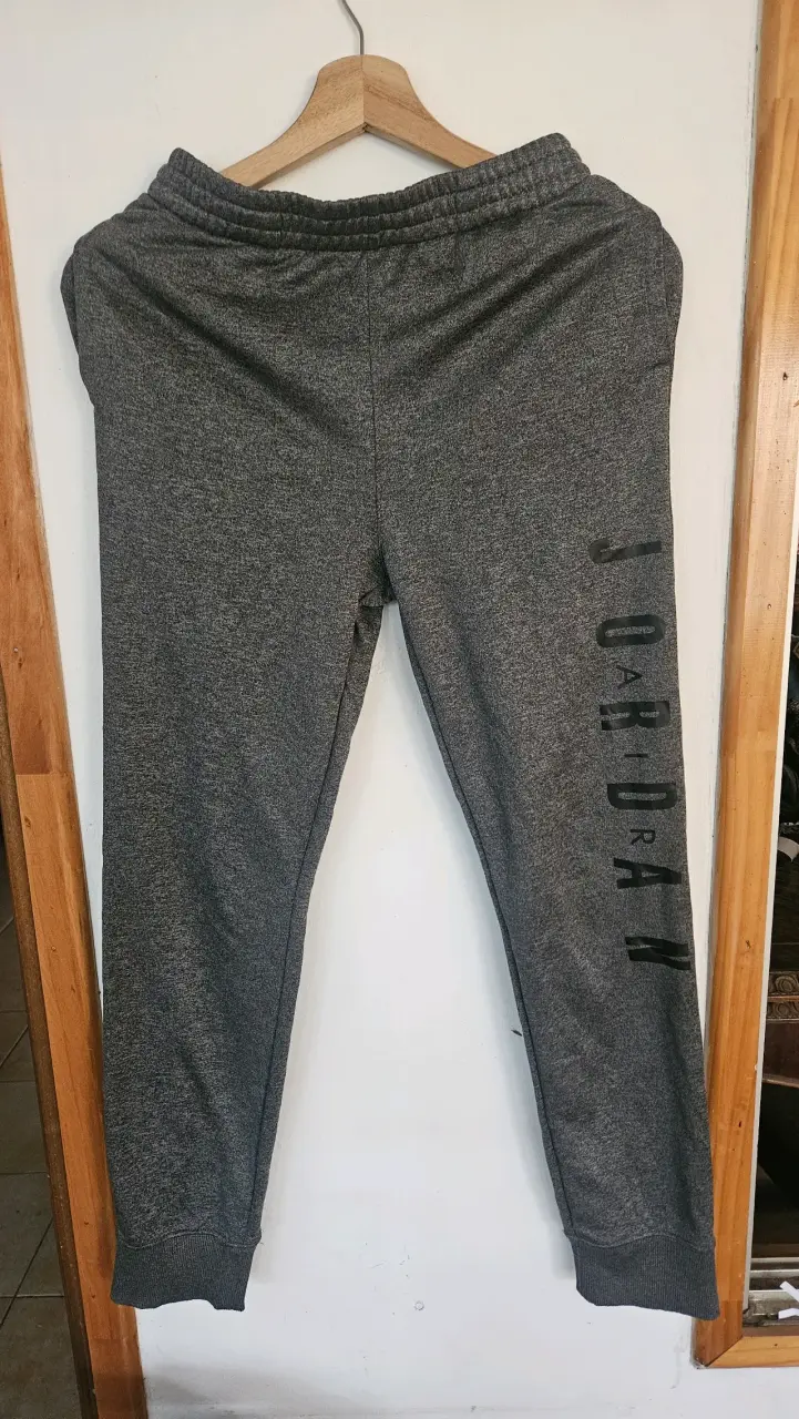 Pantalones deportivos Jordan gris