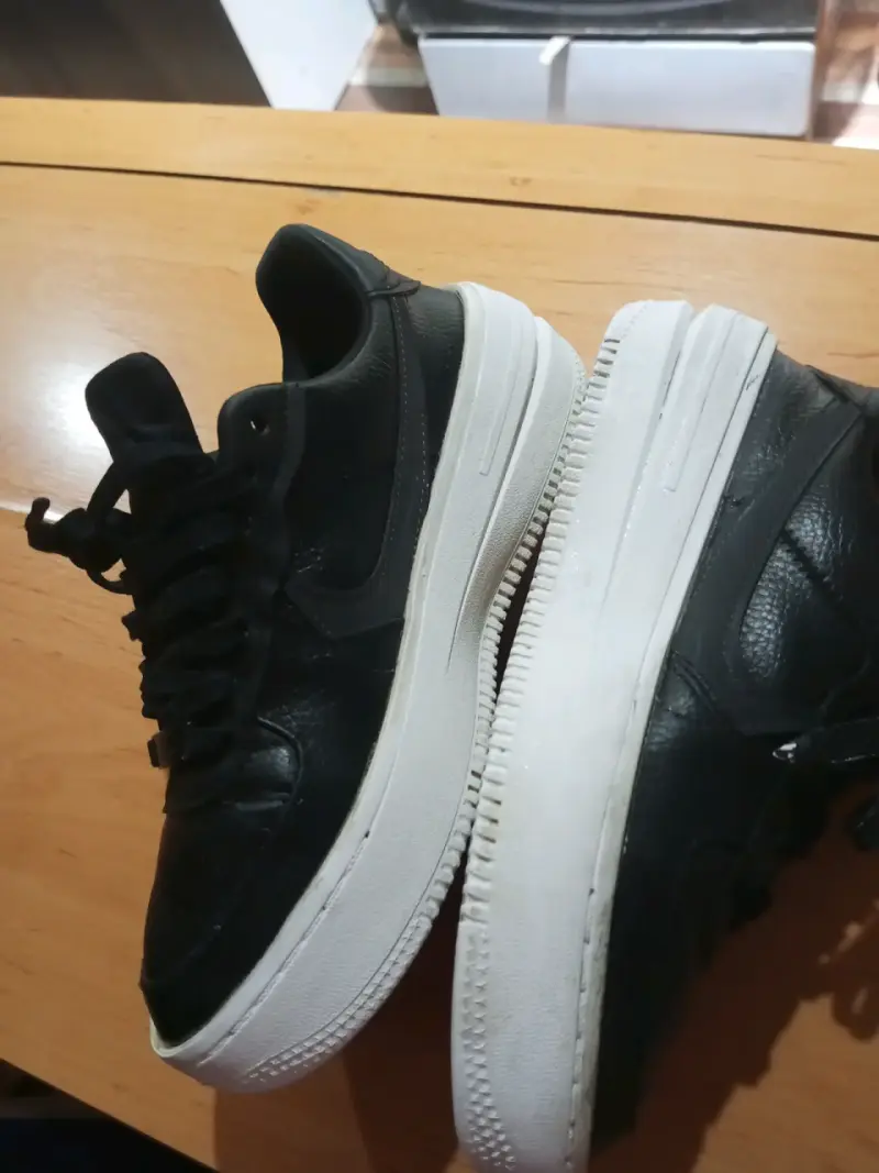 Zapatillas deportivas negras y blancas - 3