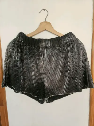 Short sueltos negro y plateado - miniatura 1
