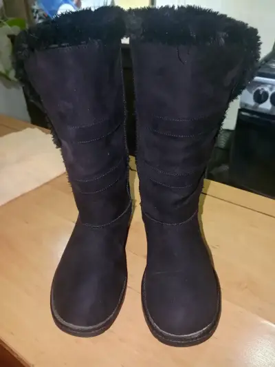 Botas negras con forro de peluche - miniatura 3