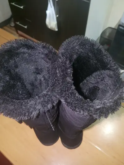 Botas negras con forro de peluche - miniatura 4