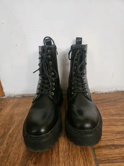 Botas negras con plataforma MD shoes - miniatura 1