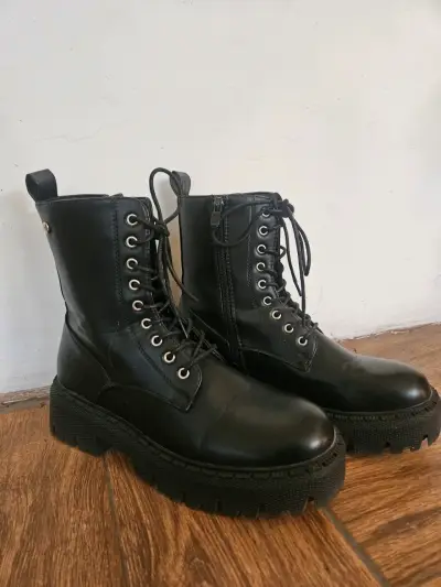 Botas negras con plataforma MD shoes - miniatura 2