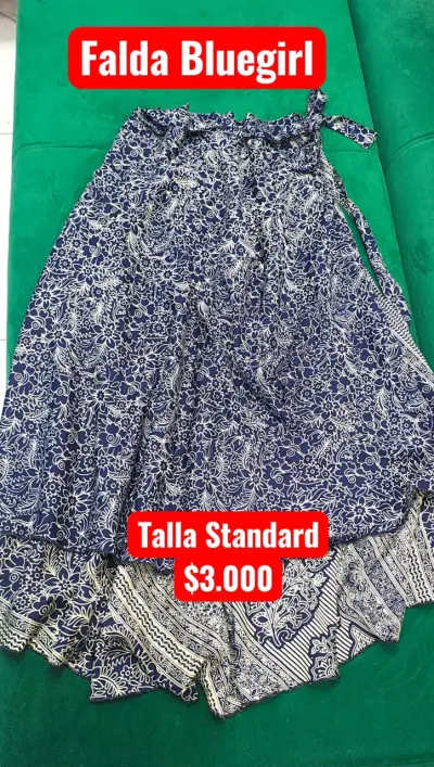 Faldas, vestidos y blusas - miniatura 1