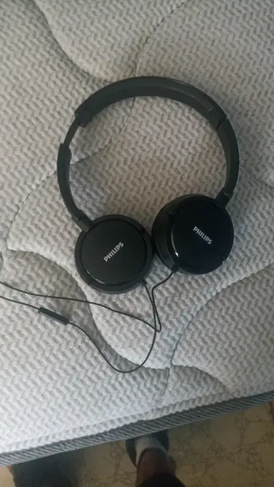 Auriculares Philips con cable y micrófono - miniatura 1