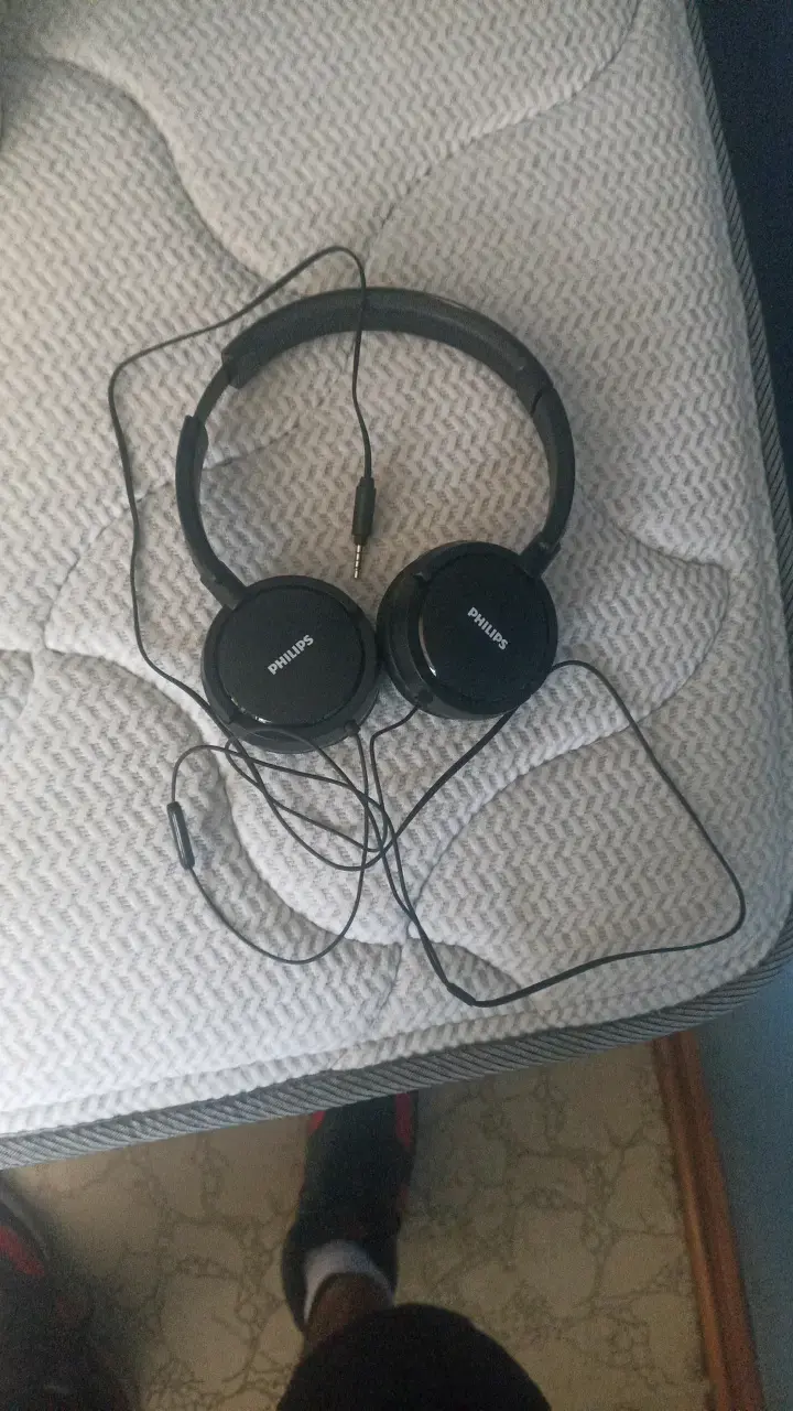 Auriculares Philips con cable y micrófono - 2