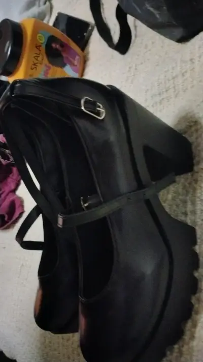 Zapatos de tacón alto negros con plataforma - miniatura 3