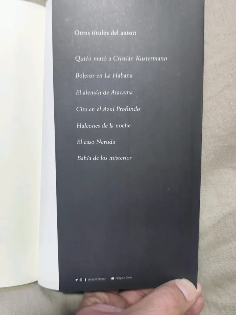 Libro 'Demonio' de Roberto Ampuero - 4