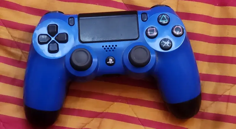 Consola PlayStation 4 Pro con 2 controles. - 3