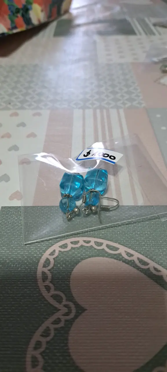 Aros colgantes con cuentas azules