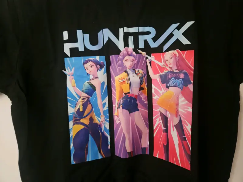 Polera negra Huntrix Guerreras K-Pop - 2