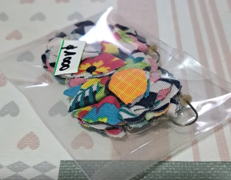 Aros de tela estampados coloridos