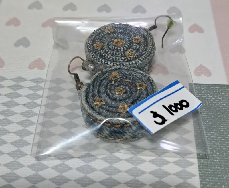 Aros jeans con diseño floral